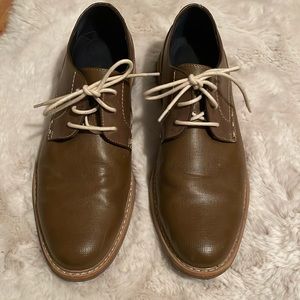 Freeman Haegan Oxford shoe. Men’s size 10M. Very nice condition.  Great styling.